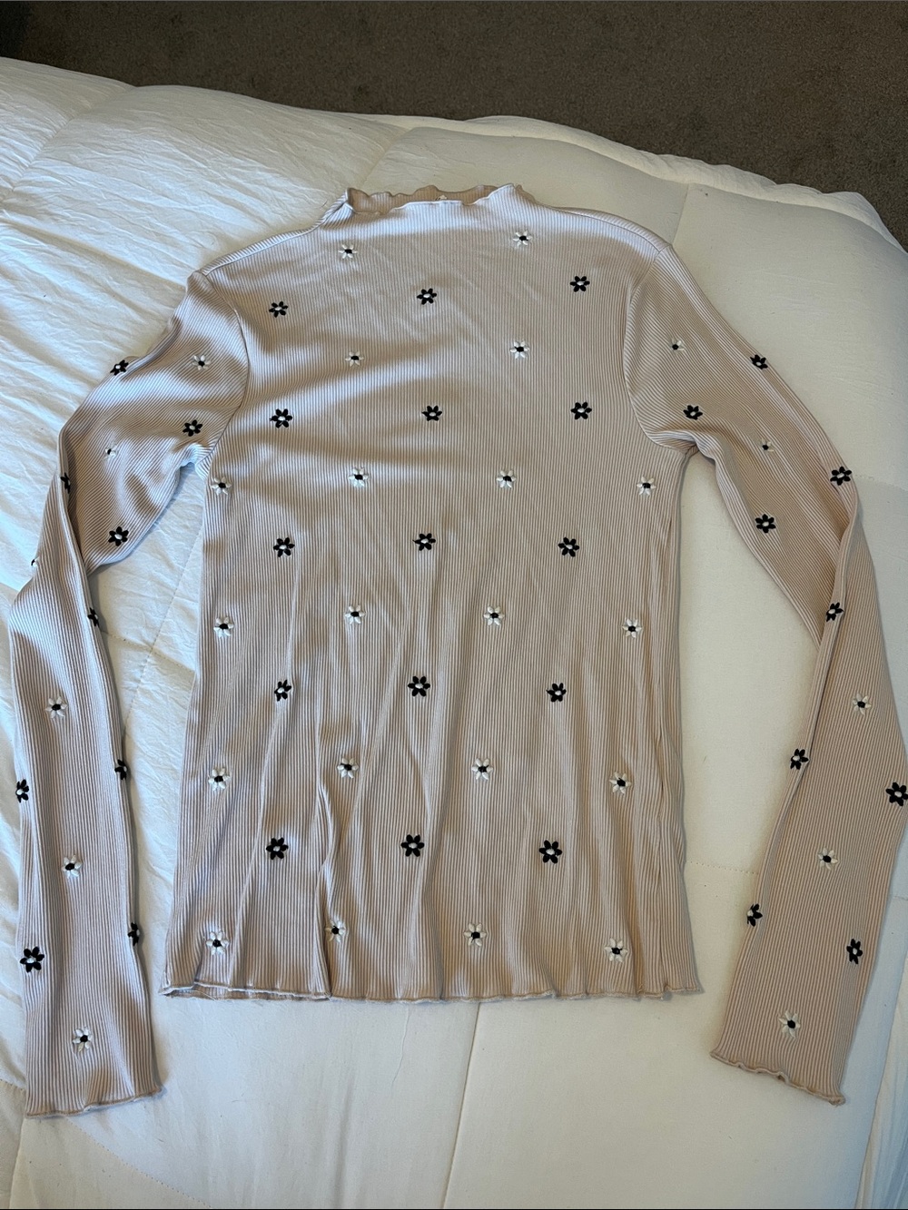 Tan embroidered mock neck long sleeve shirt Size Medium